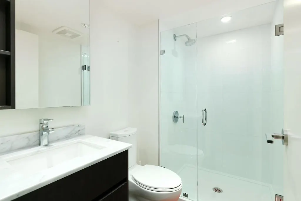 Pristine 2Bdr 2Ba Condominum In Richmond Centre