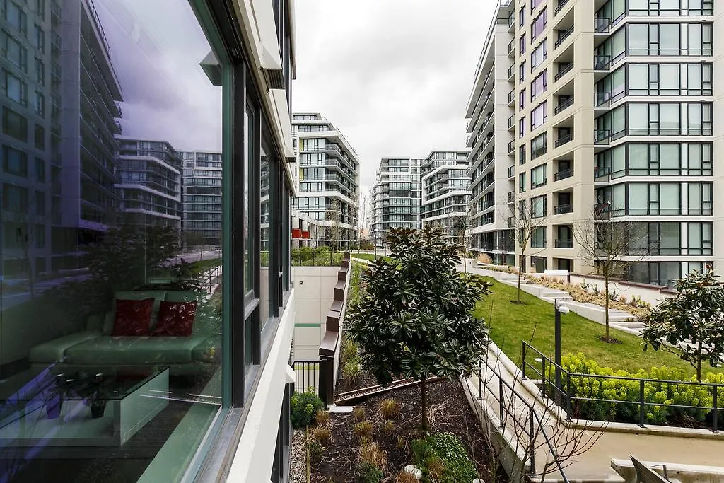 Pristine 2Bdr 2Ba Condominum In Richmond Centre Apartment